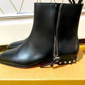 Donna Roadirik Christian Louboutin boots.